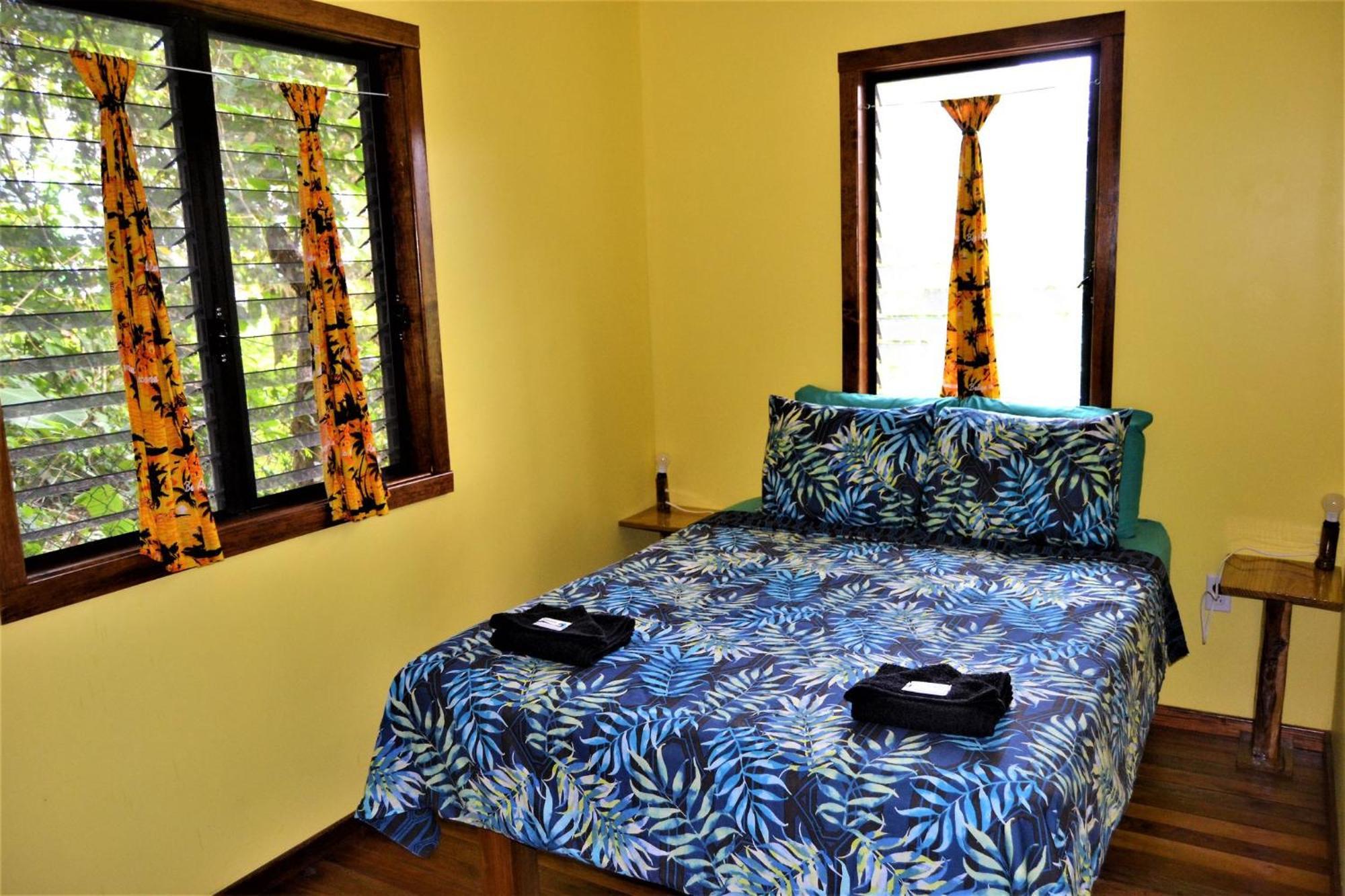 Iguana Roost Tourism Gold Standard Fully Equipped Two Bedroom Cabin ซานอิกนาซิโอ ภายนอก รูปภาพ